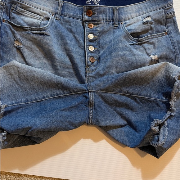 Terra & Sky Distressed Button-Front Denim Shorts - Blue - Picture 8 of 12